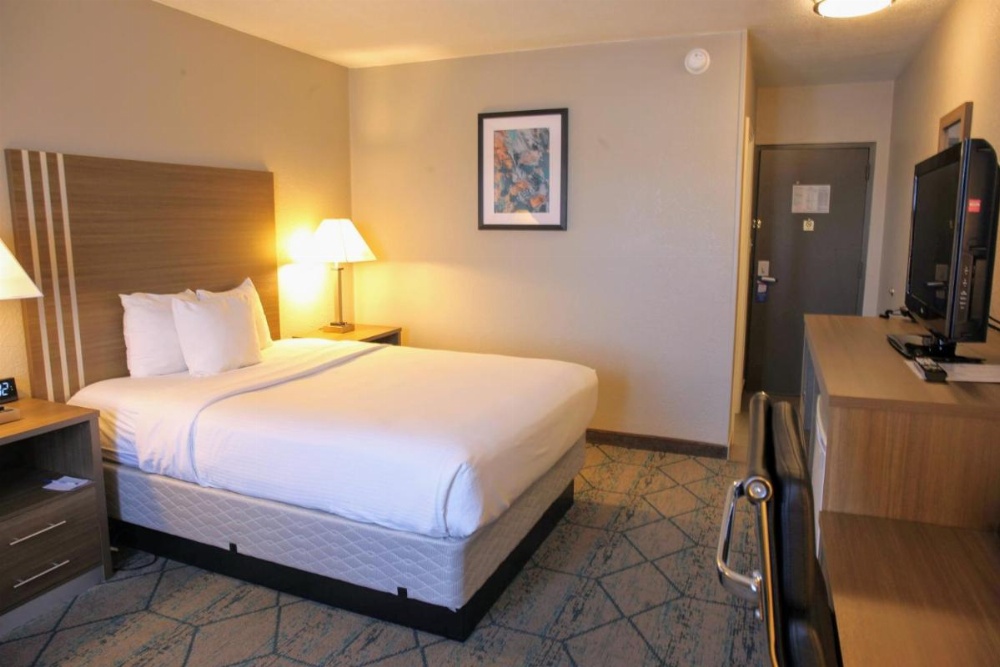 Queen Room - Mobility Access/Non-Smoking